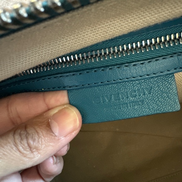 GIVENCHY
Antigona Medium Goatskin Bag (Teal) - Picture 6 of 7